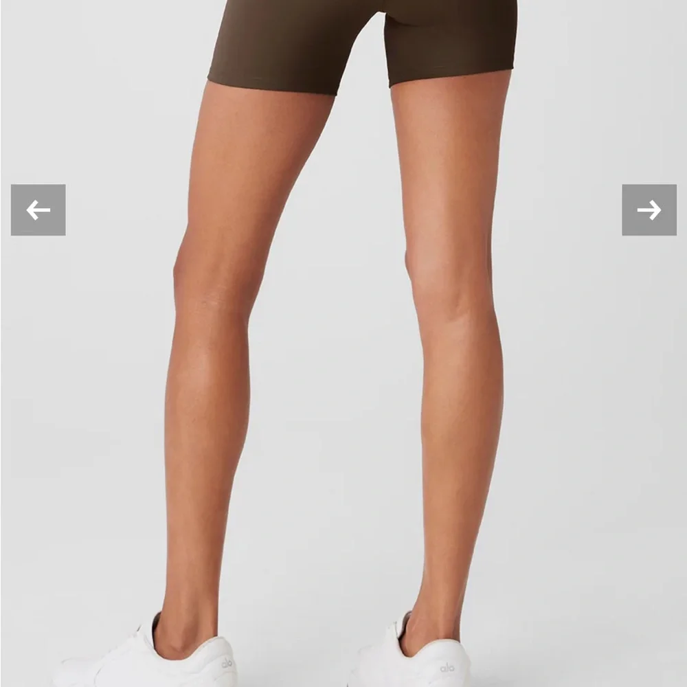 NWOT ALO Yoga 5" Airlift Energy Short - Picture 4 of 5